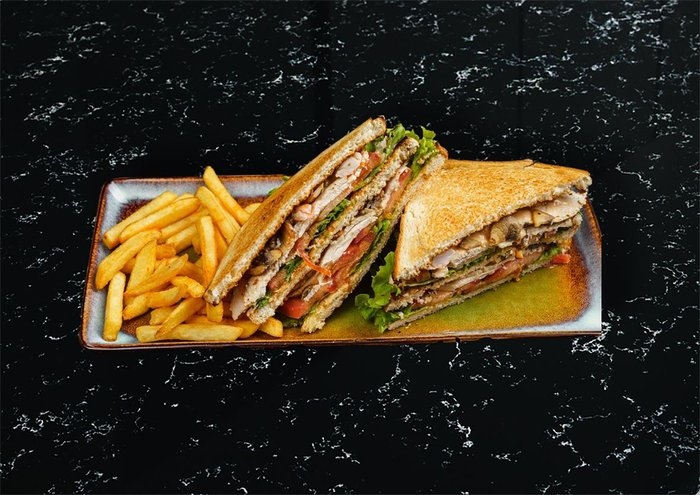 Клаб Сендвич Том Ям