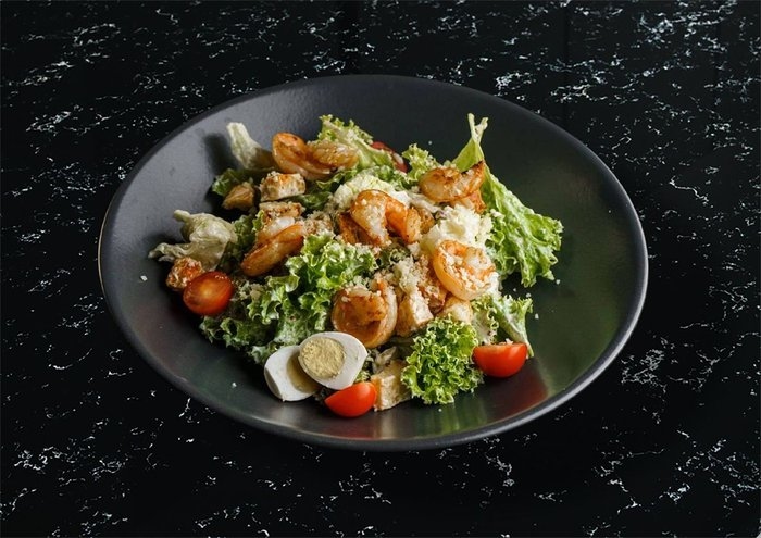 Салат Цезарь с креветкой