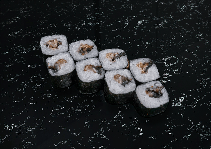 Классический ролл с угрем