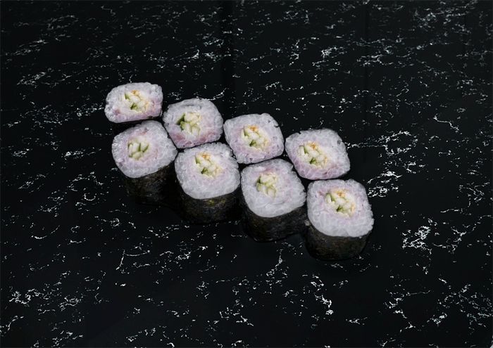 Классический ролл с огурцом